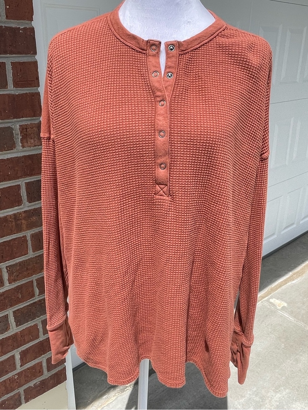 Aerie Offline Women’s Burnt Orange Waffle Knit Henley Size Medium